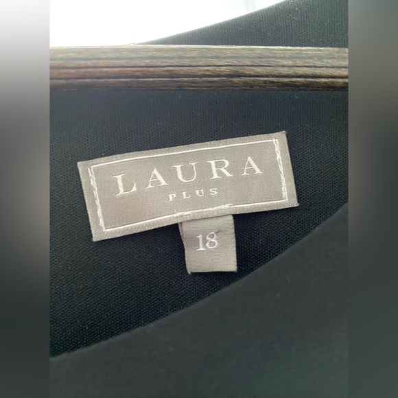 Gorgeous gown. 1 piece but has a 2 piece vibe. - Picture 6 of 6